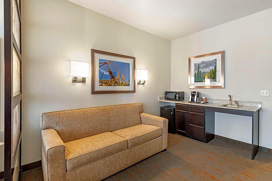 Comfort Inn & Suites Brighton Denver NE Medical Center