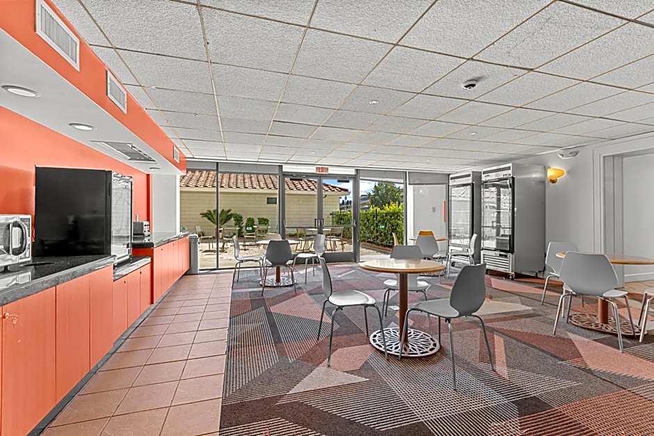 Vagabond Inn Executive Old Town