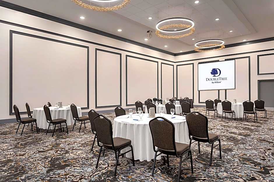 DoubleTree By Hilton Pointe Claire Montreal Airport West