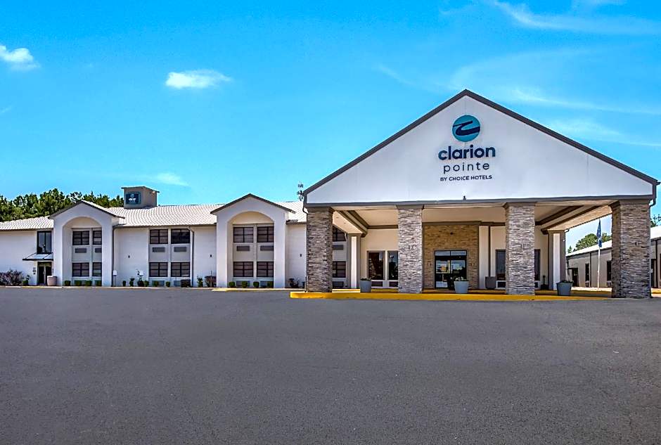 Clarion Pointe Marshall