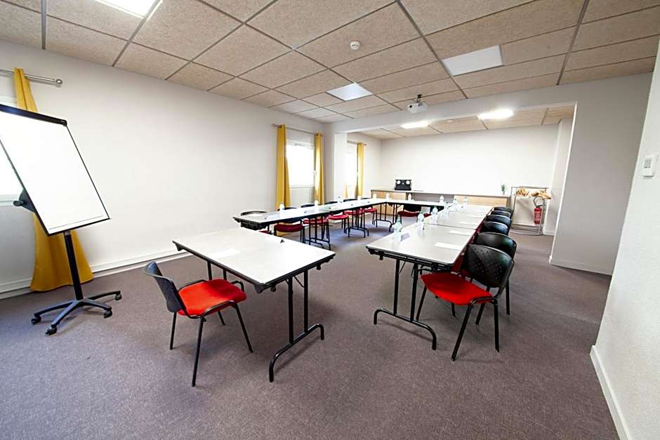 Kyriad Clermont Ferrand Nord - Riom