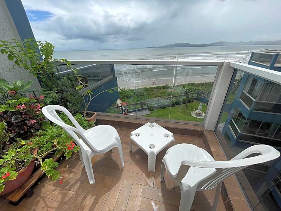 Itapema-Meia Praia- 3 quartos - Frente Mar!