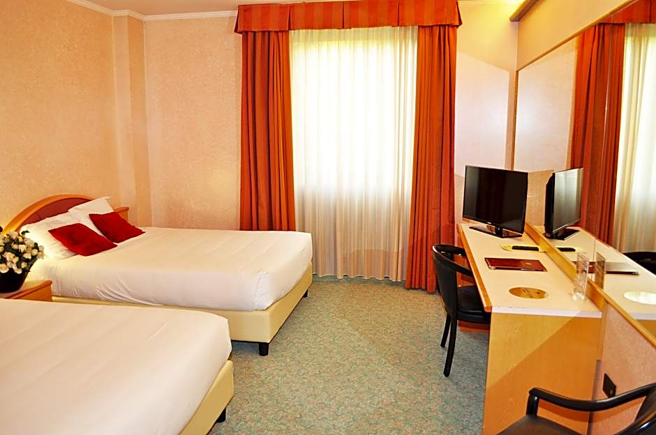 Photo 1 of 2 of Economy 1 Double Bed or 2 Beds