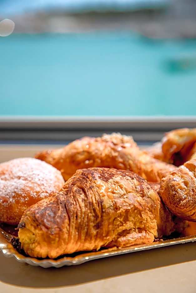 LA BANCHINA LUXURY SUITES