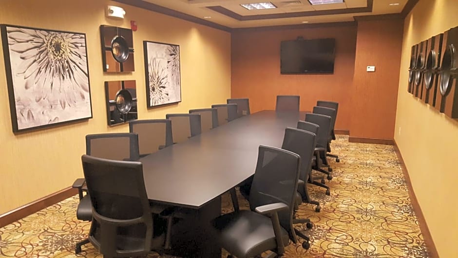 Holiday Inn Express & Suites Paducah West By IHG
