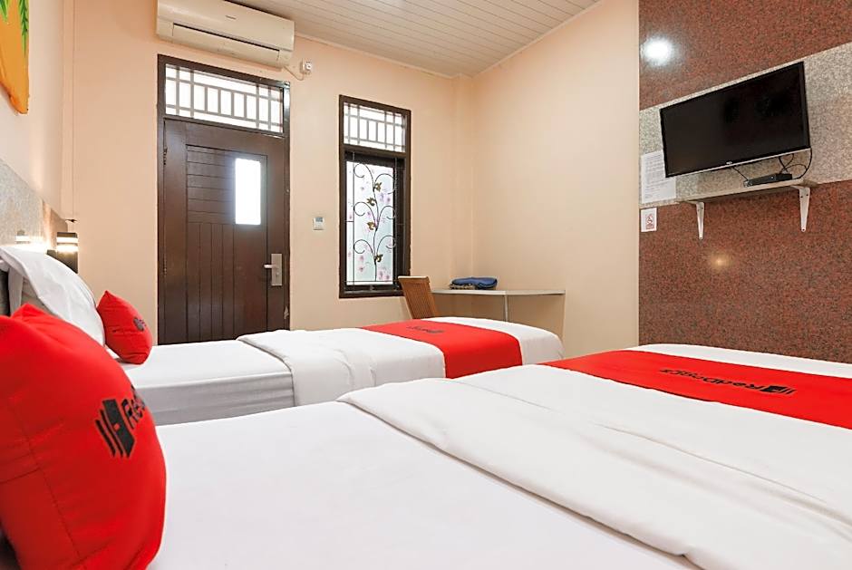 RedDoorz Syariah near Mall Of Serang