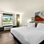 Spark by Hilton Freeport