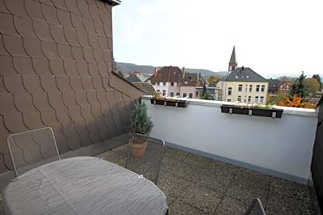 Comfort One-Bedroom Apartment (2 Adults)