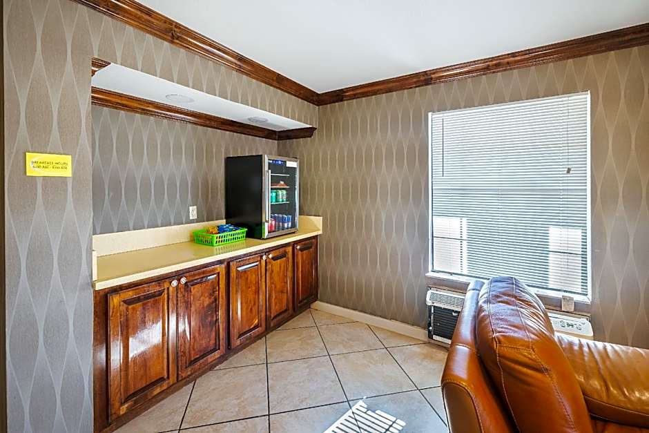 Super 8 by Wyndham Jackson MS Near the Fairgrounds