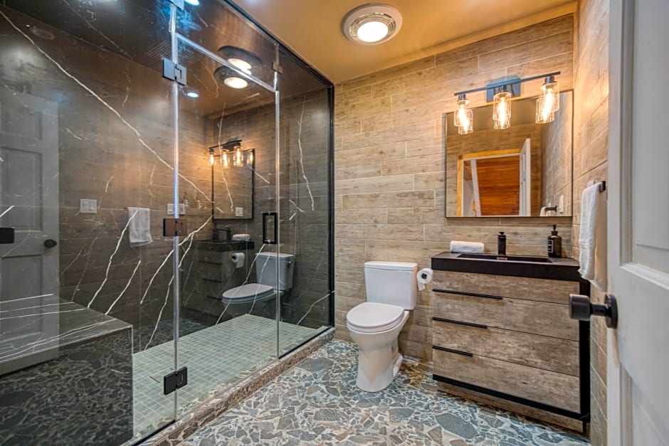 The Haüs Windham - Luxury Suites, Hot Tub, Mountain Views!