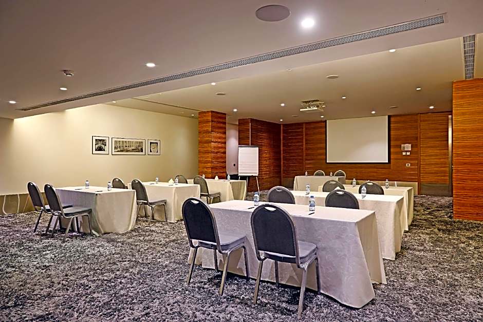 Warwick Stone 55 Hotel