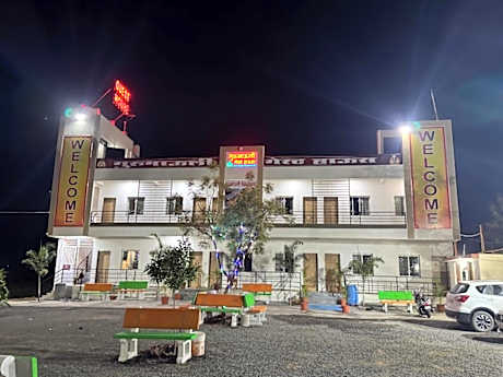 Gurumauli Guest House and Pure Veg