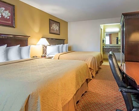 2 Queen Beds, Smoking