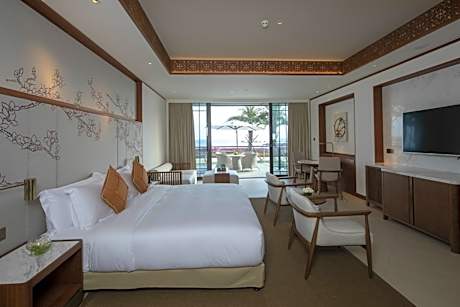 Canal Pool Room - King