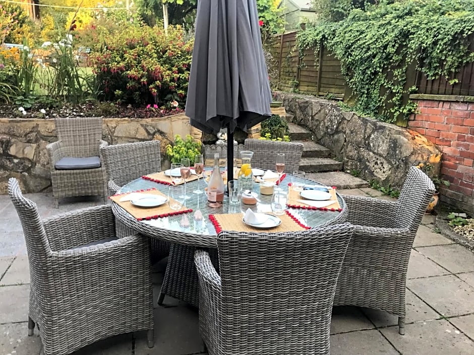 Rie's Retreat- The Gold Room