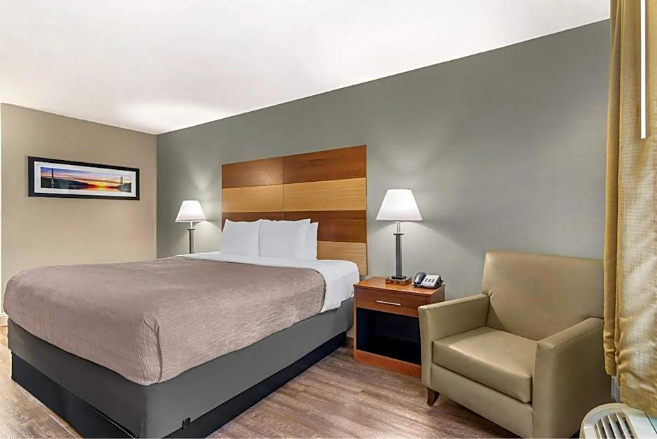 Photo 1 of 6 of 1 King Bed, Accessible