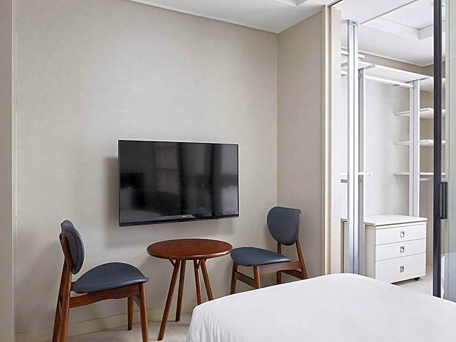 AM Hotel