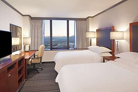 Deluxe, Guest room, 2 Double, Mountain or Bay view, High floor