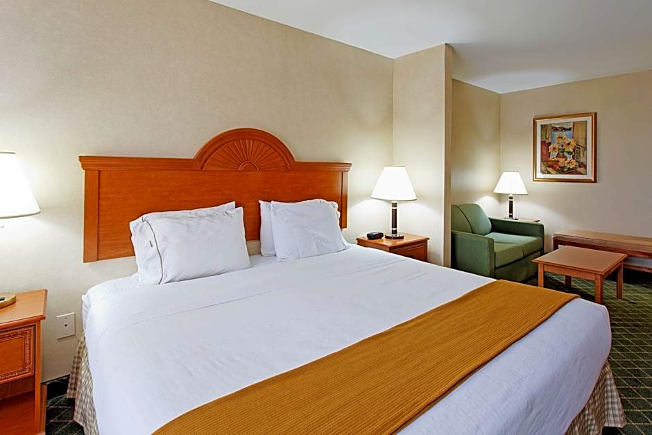 Photo 1 of 1 of Standard 1 King Bed, Mobility Accessible, Bathtub