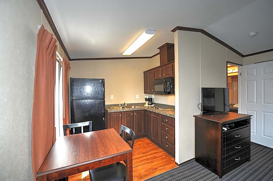 Instalodge Hotel and Suites Karnes City