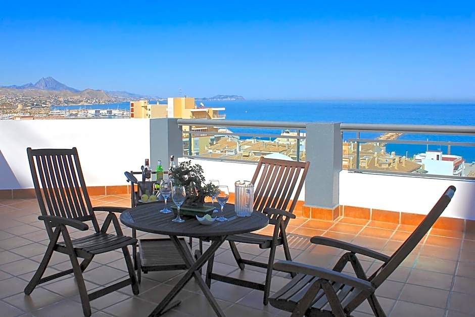 La Familia Gallo Rojo