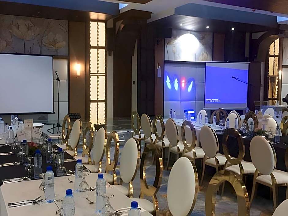 J7 Plaza Hotel