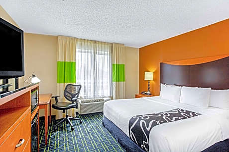 1 King Bed, Non-Smoking