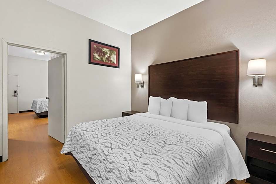 Red Roof PLUS+ & Suites Atlanta Airport South