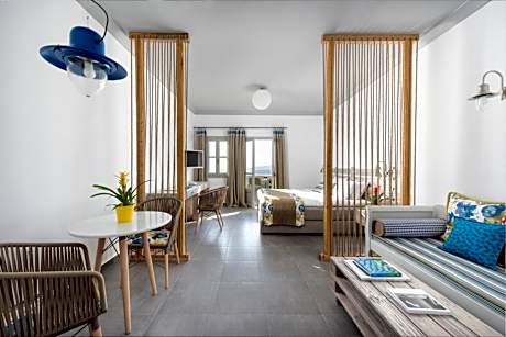 Junior Suite with Caldera and Sunset view