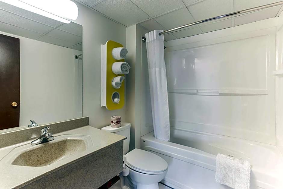 Motel 6-Lethbridge, AB