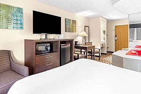 Queen Room with Whirlpool - Non-Smoking