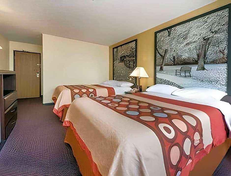 Super 8 by Wyndham Franklin/Middletown Area