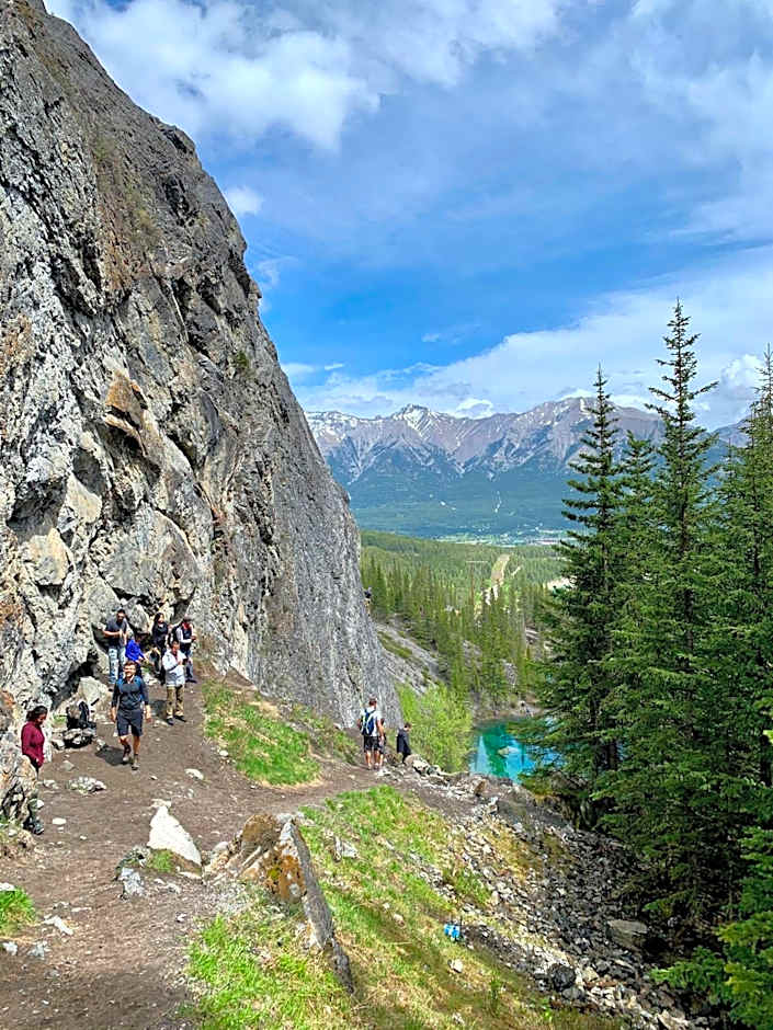 Inviting Rocky Mountain HOT TUB in Top Rated Condo managed by Little Sister Getaways