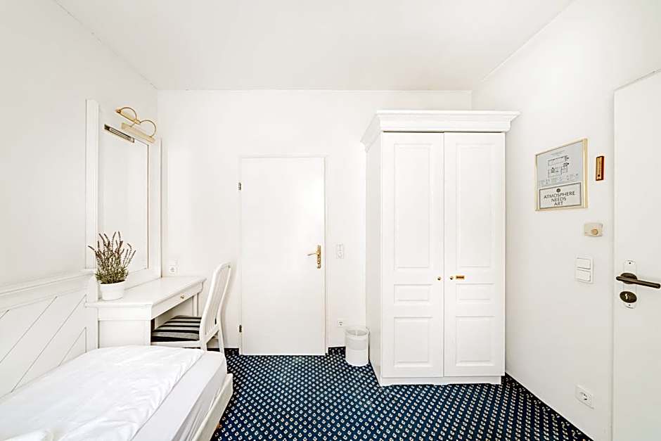 Self-Check-In Hotel Adlon