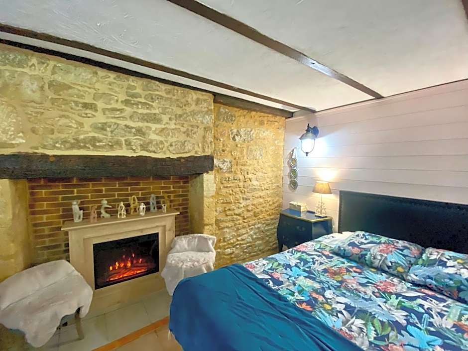 La Clef des Songes - Maison d'Hôtes au Calme, au Coeur de Sarlat, 2 minutes à pied de la Cité Médiévale - Climatisation - Petits Déjeuners fait Maison - Parking gratuit - Option Spa et Massages - Piscine de Saison à 400m