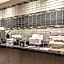 La Quinta Inn & Suites by Wyndham Cincinnati Sharonville