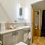 King Deluxe Ensuite with Courtyard View - Hawking