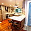 Historic Home Family Friendly Close to Seawall
