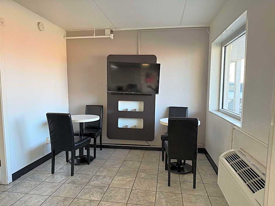 Motel 6 Joliet, IL - I-80