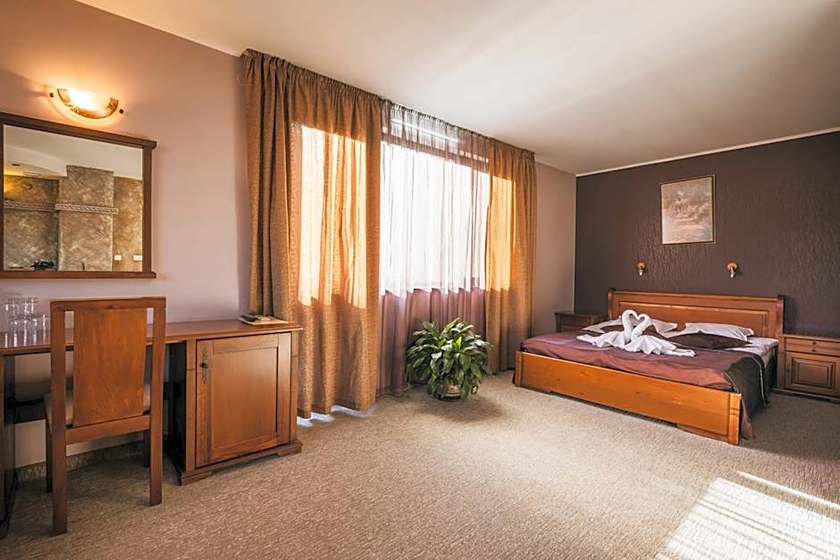 Хотел Том и Нези Класик