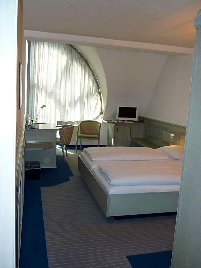 Avenue Hotel
