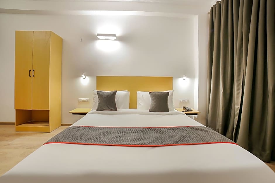 Townhouse 330 DLF Phase-2 Near Leisure Valley Park