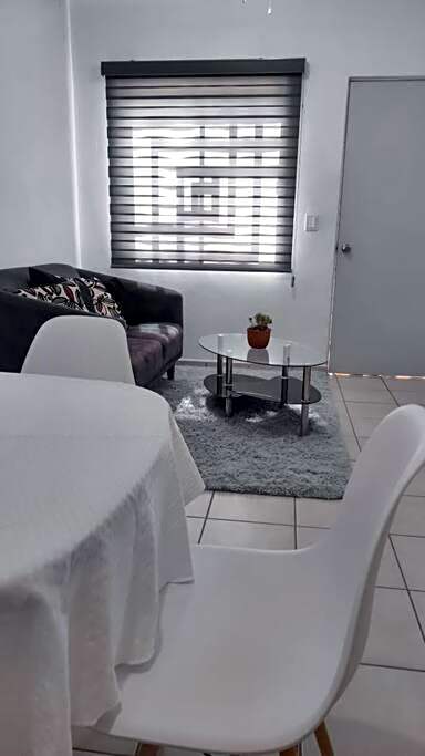 Hogar tranquilo, cerca de marina y plaza comercial