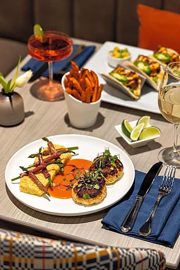 Crowne Plaza Virginia Beach Town Center by IHG