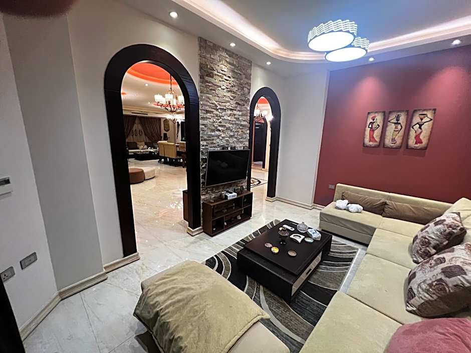 Super luxury flat near airport شقة سكنية قمة الفخامة والاتساع بقرب المولات التجارية و المطار