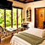 Gunnadoo Holiday Hut with Ocean Views and Jacuzzi