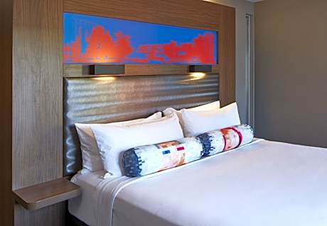 Room, 1 King Bed (Mobility Accessible, Tub)