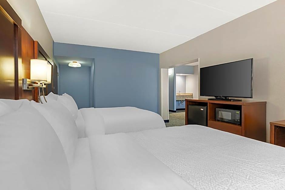 Garner Hotel Warren Northwest