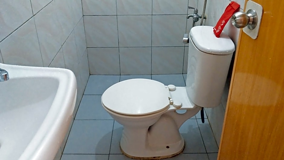 RedDoorz Near Baclay Drive Super Metro