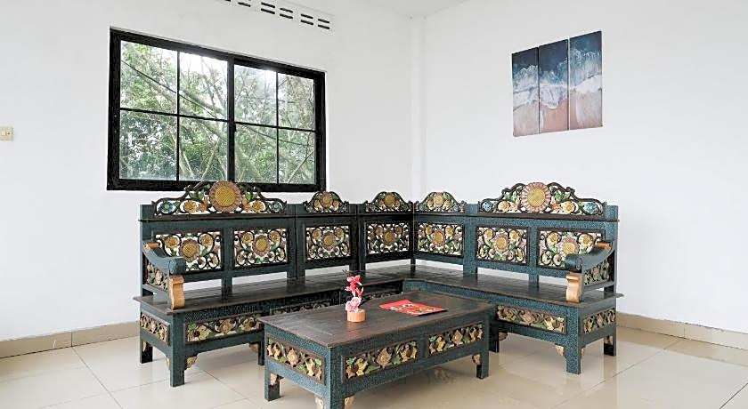 RedDoorz near Taman Rekreasi Selecta